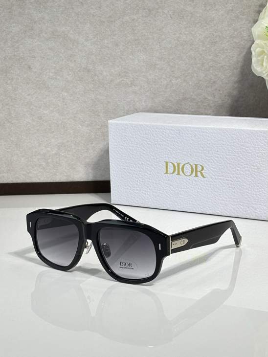 Picture of Dior Sunglasses _SKUfw76440483fw